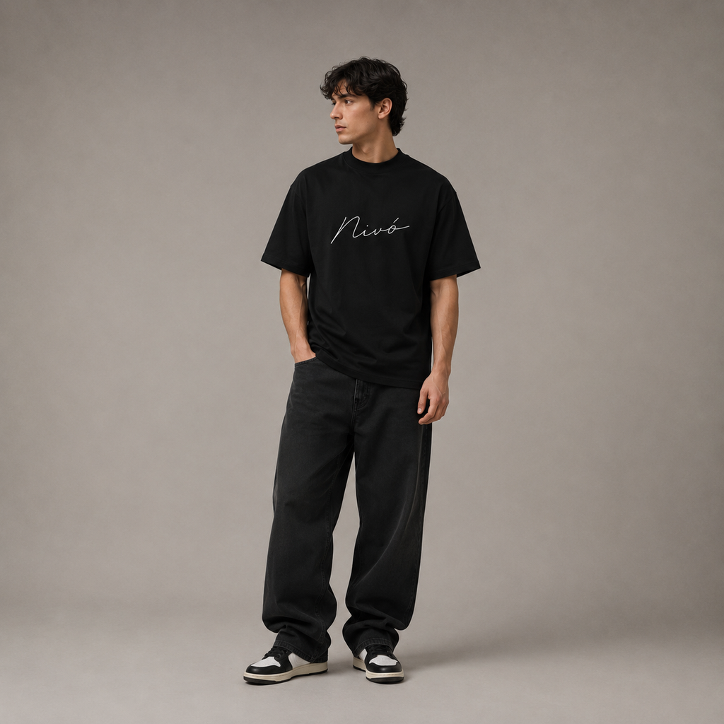 NIVÓ®oversize T-Shirt mit Signatur / BLACK