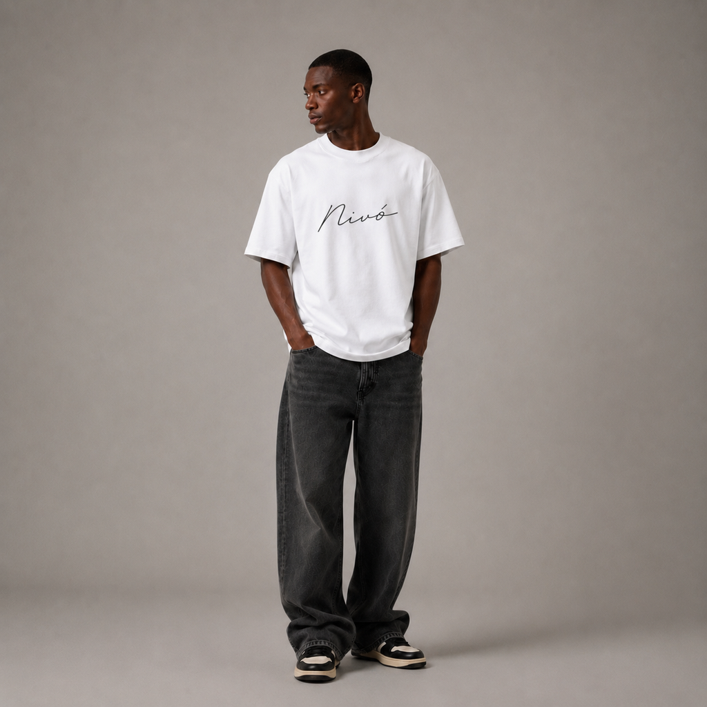 NIVÓ®oversize T-Shirt mit Signatur / WHITE