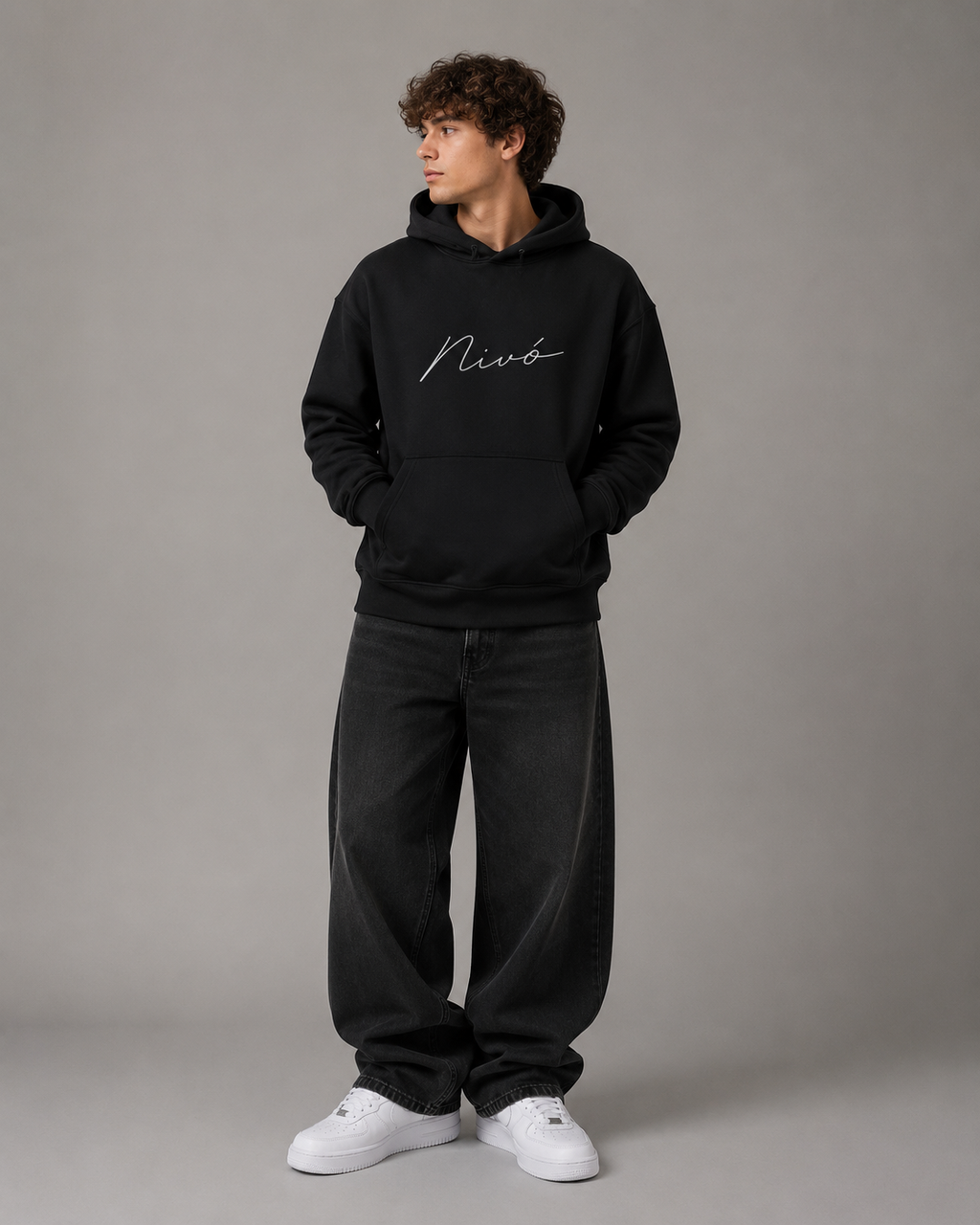NIVÓ®oversize Hoodie mit Signatur / BLACK