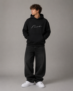 NIVÓ®oversize Hoodie mit Signatur / BLACK